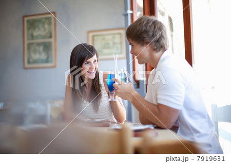 Couple having cocktails in restaurant 7919631