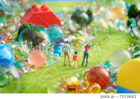 Figurines pretend grass with marbles 7919681