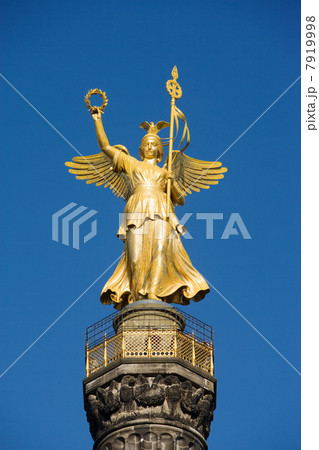 Gold statue, Victory Column, Berlin, Germany 7919998