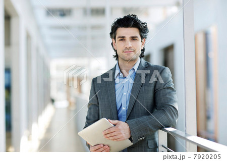 Businessman holding digital tablet, portrait 7920205