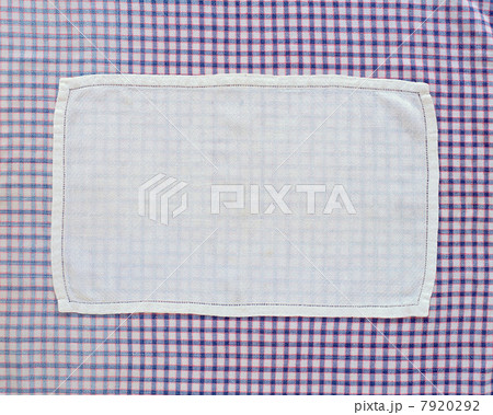 Close up of doily on checked table cloth 7920292