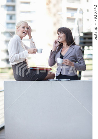 Businesswomen having coffee on balcony 7920742