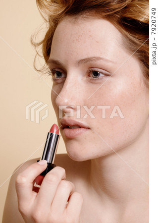 Young woman applying lipstick, close up Young woman applying lipstick, close up 7920749