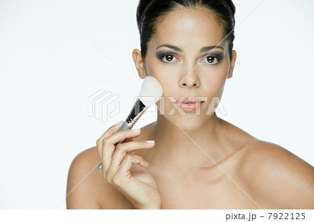 Woman with makeup brush 7922125
