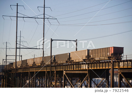 Freight train, Benjamin Franklin Bridge, Philadelphia, USA 7922546