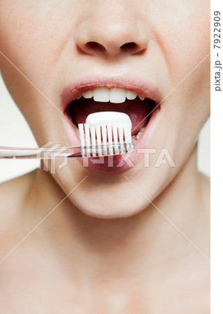Woman brushing teeth Woman brushing teeth 7922909