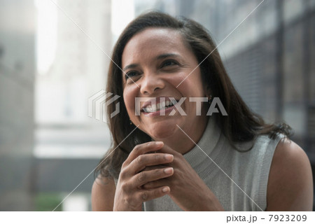 Businesswoman smiling 7923209