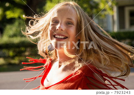 Close up portrait of blonde girl looking at camera smiling Close up portrait of blonde girl looking at camera smiling 7923243