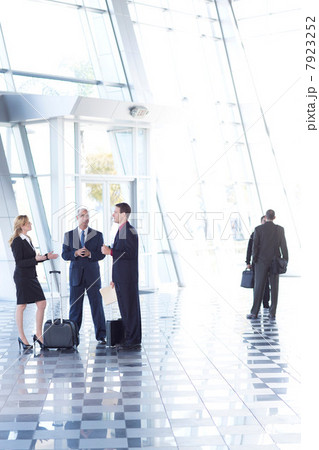 Businesspeople meeting in airport Businesspeople meeting in airport 7923252