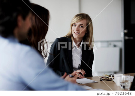 Business meeting, focus on businesswoman 7923648