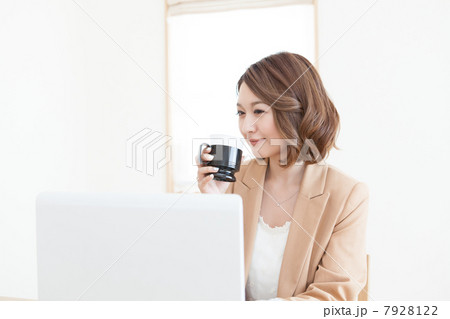 若い女性 若い女性 7928122