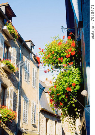 Buildings in Dinan, Brittany, France 7928471