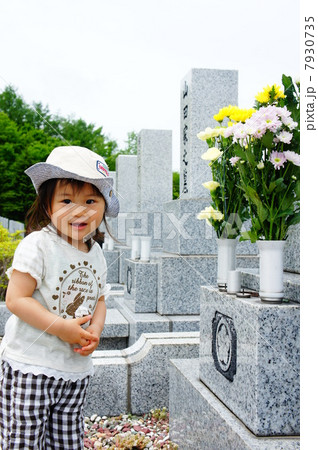 お墓詣り 7930735