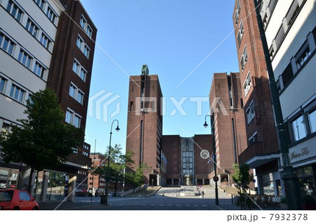 ノーベル平和賞授賞式が行われるオスロ市庁舎 7932378