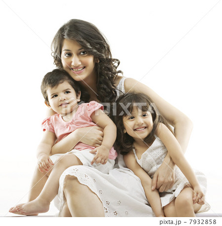 Portrait of a mother and her kids 7932858