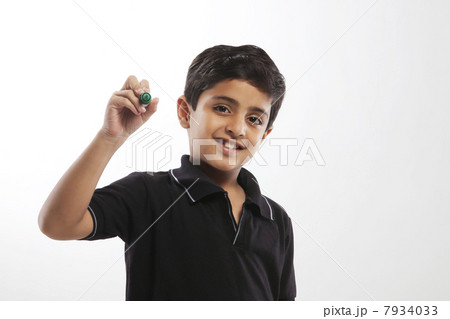 Young boy holding a marker pen Young boy holding a marker pen 7934033