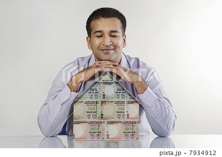 Man thinking 7934912