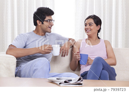 Happy young couple enjoying coffee at home 7939723