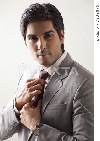Portrait of confident young business man 7939876