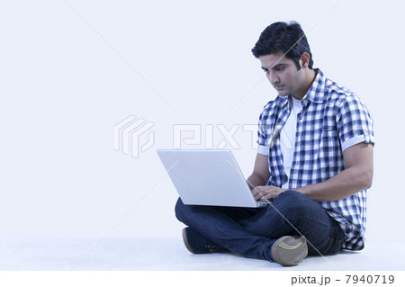 Serious university student using laptop 7940719
