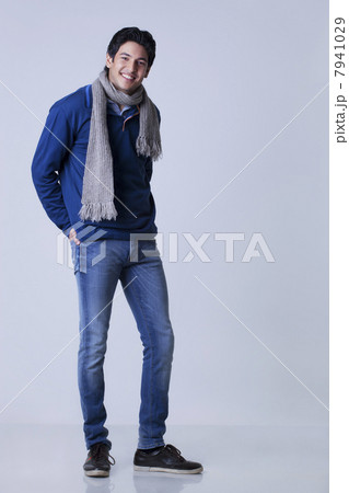 Portrait of smiling young man with hands in pockets 7941029