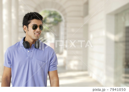 Fashionable man wearing sunglasses looking away 7941050