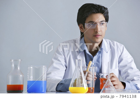Young scientist working in laboratory 7941138