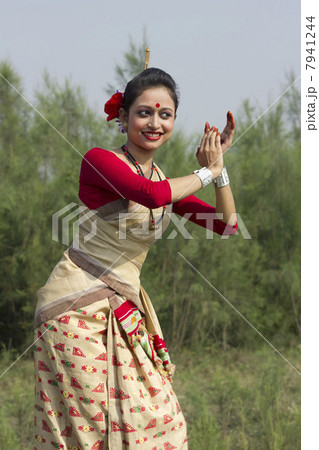 Woman performing Bihu dance Woman performing Bihu dance 7941244