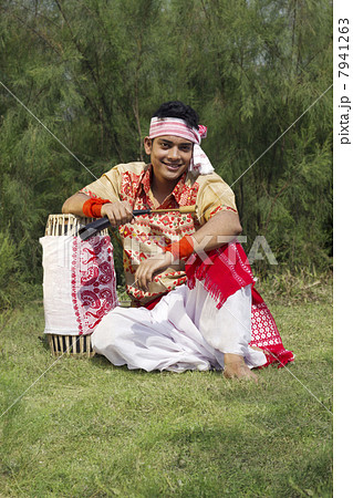 Portrait of a Bihu dancer sitting with a dhol Portrait of a Bihu dancer sitting with a dhol 7941263