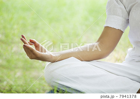 Close-up of a womans hand in a meditative gesture 7941378