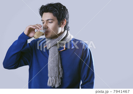 Man drinking tea 7941467