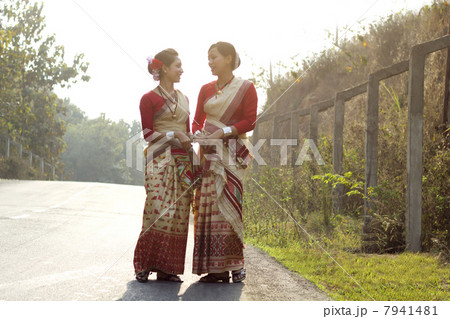 Bihu dancers talking 7941481