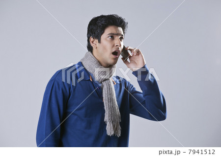 Surprised man having conversation on mobile phone 7941512