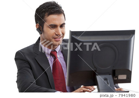 Businessman using computer while on call 7941980
