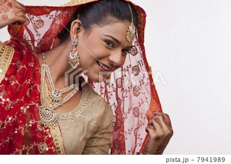 Portrait of a Gujarati bride 7941989