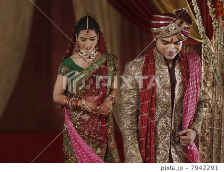 Couple during mangal phera 7942291