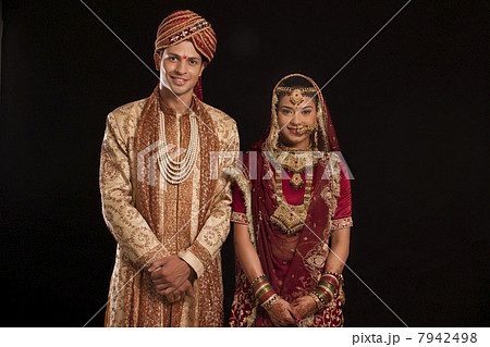 Portrait of a Gujarati bride and groom Portrait of a Gujarati bride and groom 7942498