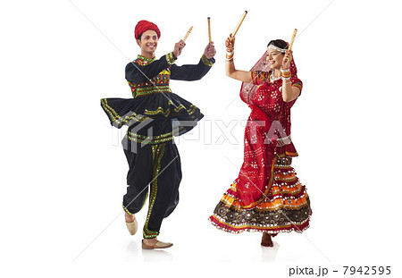 Couple performing dandia dance 7942595