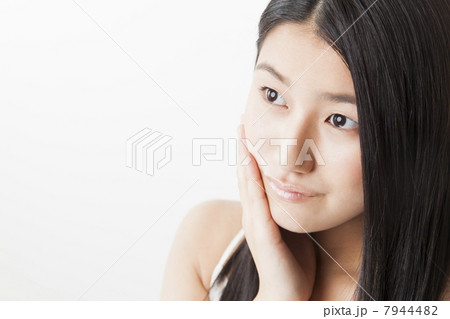 ストレートの黒髪の女性 ストレートの黒髪の女性 7944482