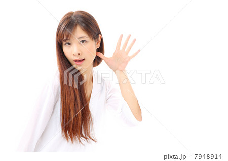 聞き耳を立てる女の子 聞き耳を立てる女の子 7948914