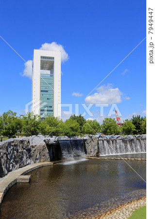 霞港公園から見る四日市港ポートビル 7949447