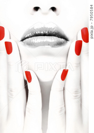 Silver lips. Vertical shot. Silver lips. Vertical shot. 7950584