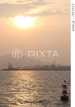 徳島港の夕日 7951413