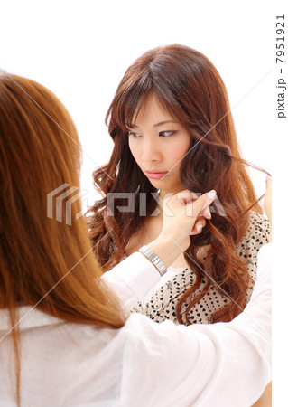 髪を直すヘアメイク 7951921