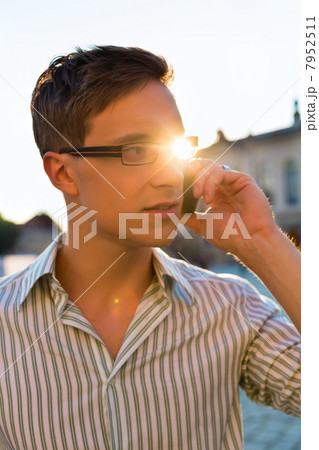 Man taking a call with mobile phone 7952511