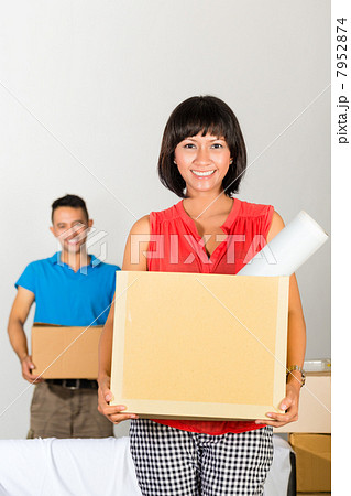 Asian couple moving in the new home Asian couple moving in the new home 7952874