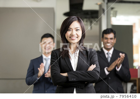 Team of Asian business people 7956410