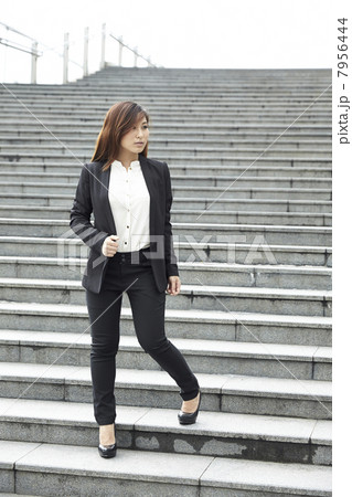Young Asian businesswoman 7956444
