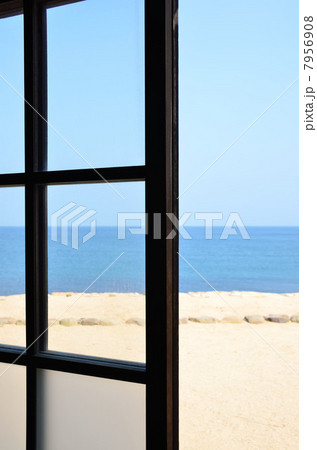 窓越しの海 窓越しの海 7956908