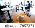 カフェで朝活 7957273